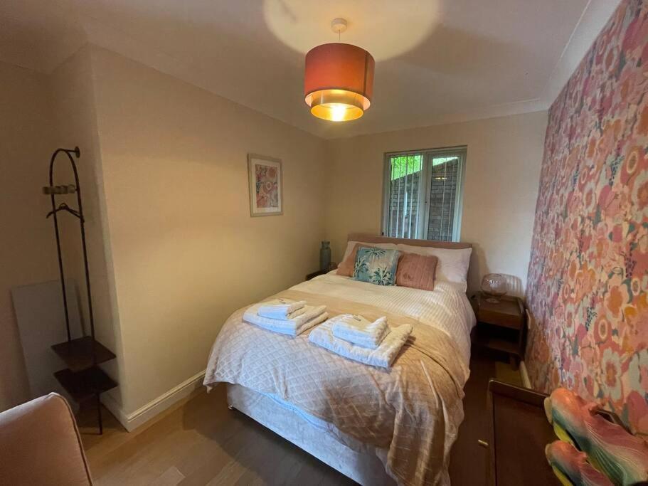 Luxury 4-5 Bed Home With Games Room And Balcony Newtown  Exterior photo